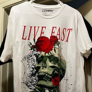White Live fast T-shirt with skulls and roses
